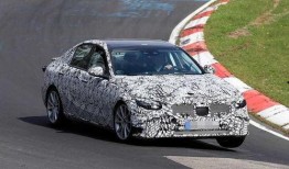 最新款奔驰c爆料了吗,设计革新，性能升级，引领豪华轿车新潮流”